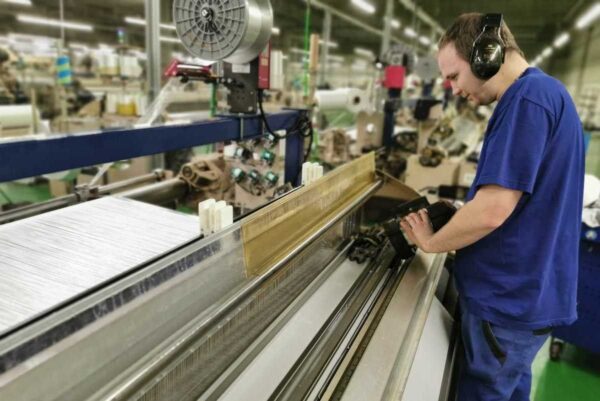 Seřizovač tkalcovských stavů-náborový příspěvek 15.000,-Kč (32.000 – 34.000 Kč)